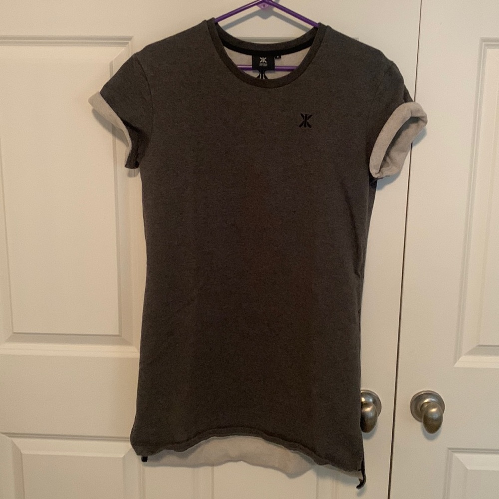 Like New Grey Long Shortsleeved Sweatshirt w/Vented Hem by Onepiece, size Small